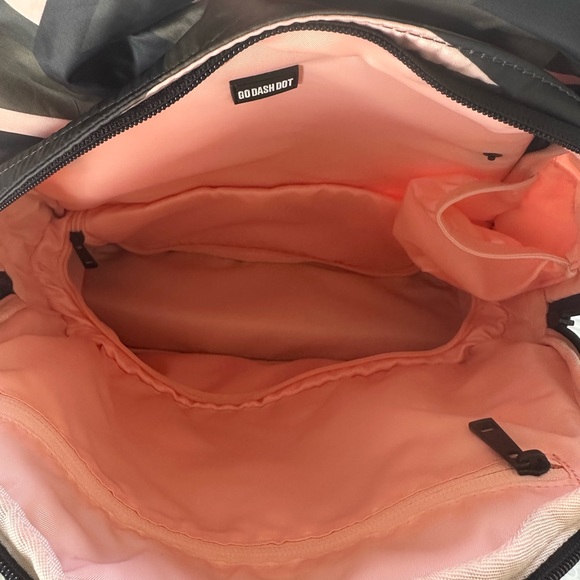 Go Dot Dash camo pink Round Puffy Bag - Picture 4 of 5